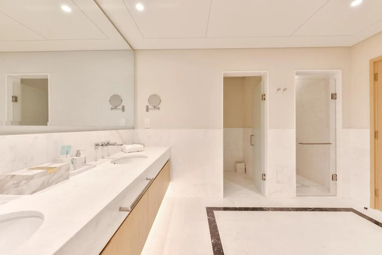 Ultra Luxury Palm Tower With Shared Hotel Facilities Dubai United Arab Emirates