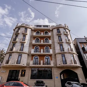 https://highgarden.alltbilisihotels.com
