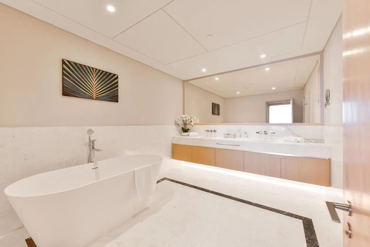 Ultra Luxury Palm Tower With Shared Hotel Facilities Dubai
